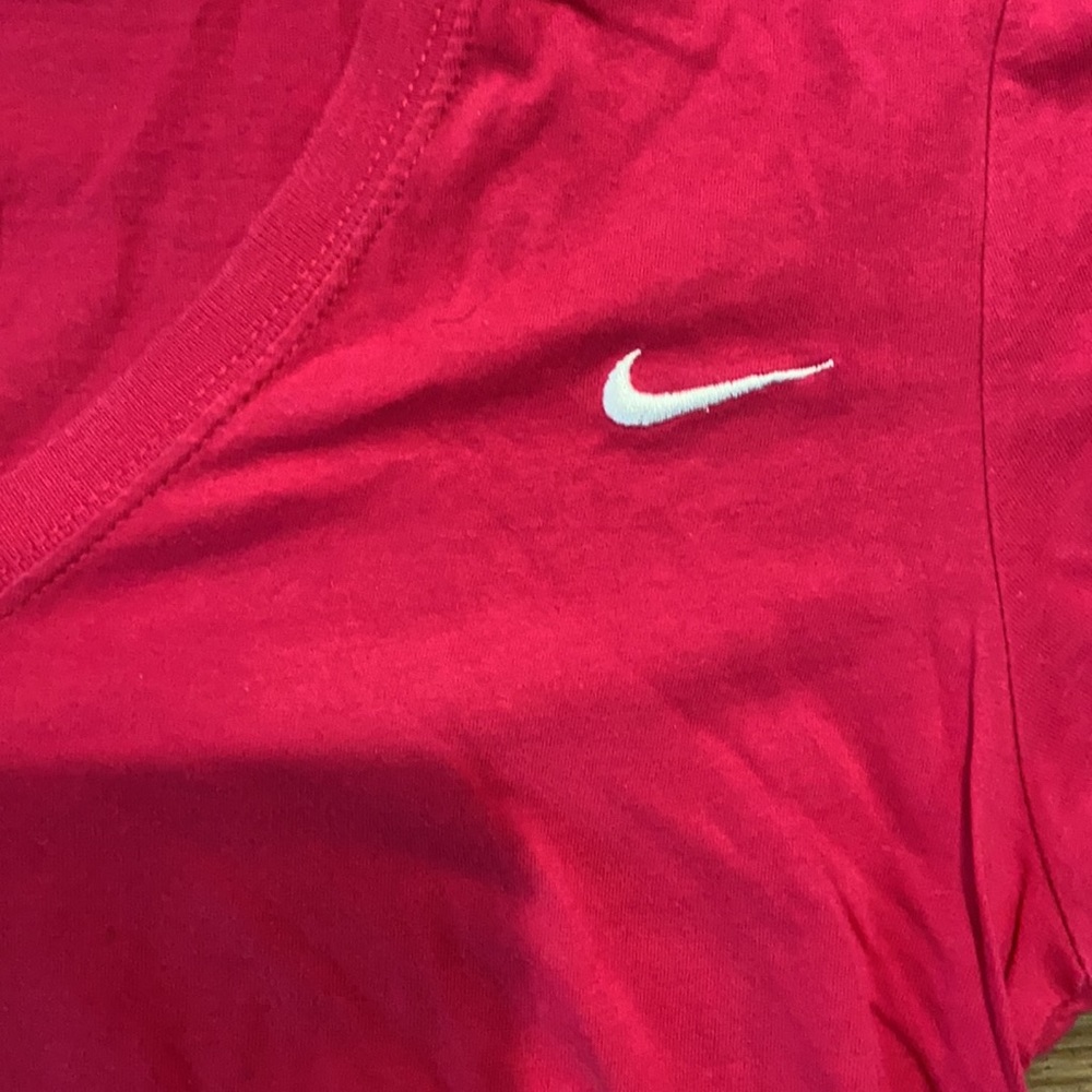 Women’s v neck Nike tee - Picture 3 of 4